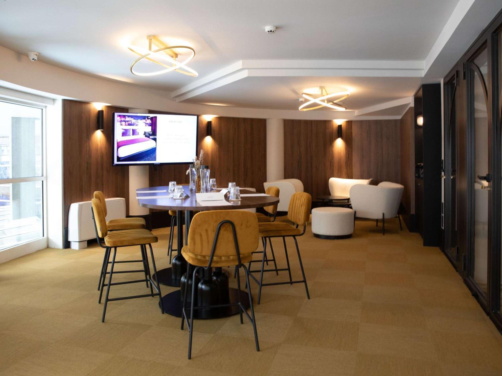 Hotel Mercure Lyon Centre Charpennes Вильорбан Екстериор снимка