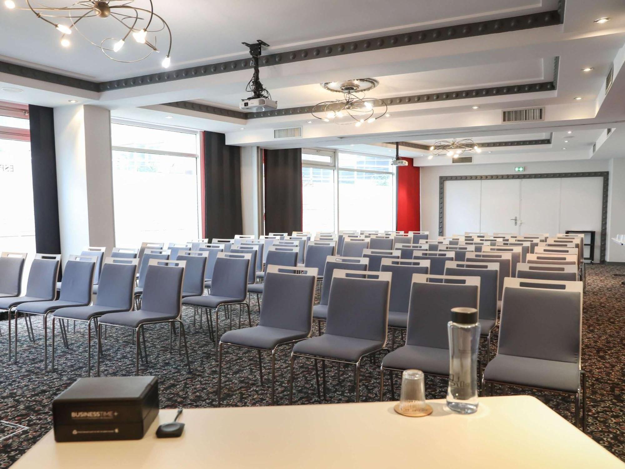 Hotel Mercure Lyon Centre Charpennes Вильорбан Екстериор снимка