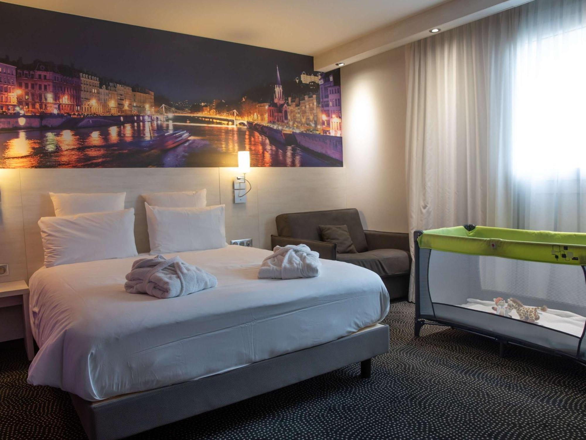 Hotel Mercure Lyon Centre Charpennes Вильорбан Екстериор снимка