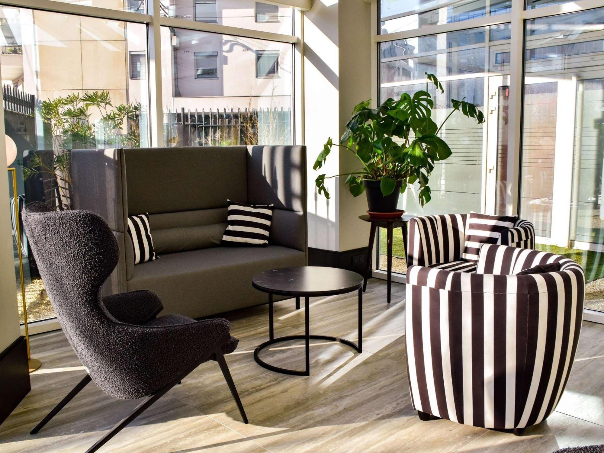 Hotel Mercure Lyon Centre Charpennes Вильорбан Екстериор снимка